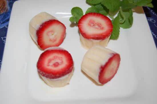 Mini White Chocolate-Peach Freezer Pops