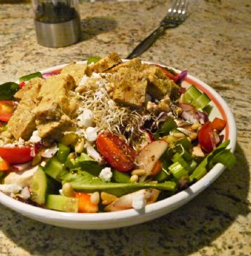 Image of Tempeh, Sprouts & Veggie Supreme Salad, Spark Recipes