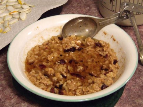 Lizzy Oatmeal w/ raisins or craisins & walnuts